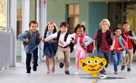 Løpende glade barn Løpende glade barn