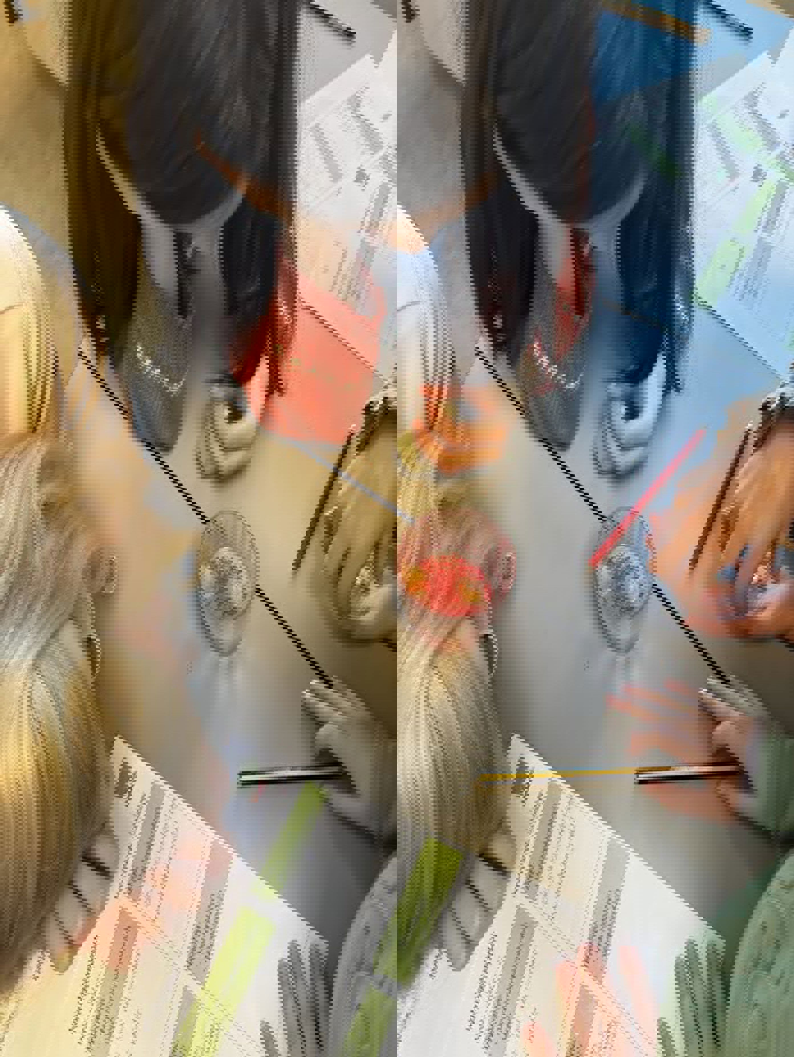 Foto: Tiri Anine Castro Hansrud en gruppe mennesker som sitter rundt et bord