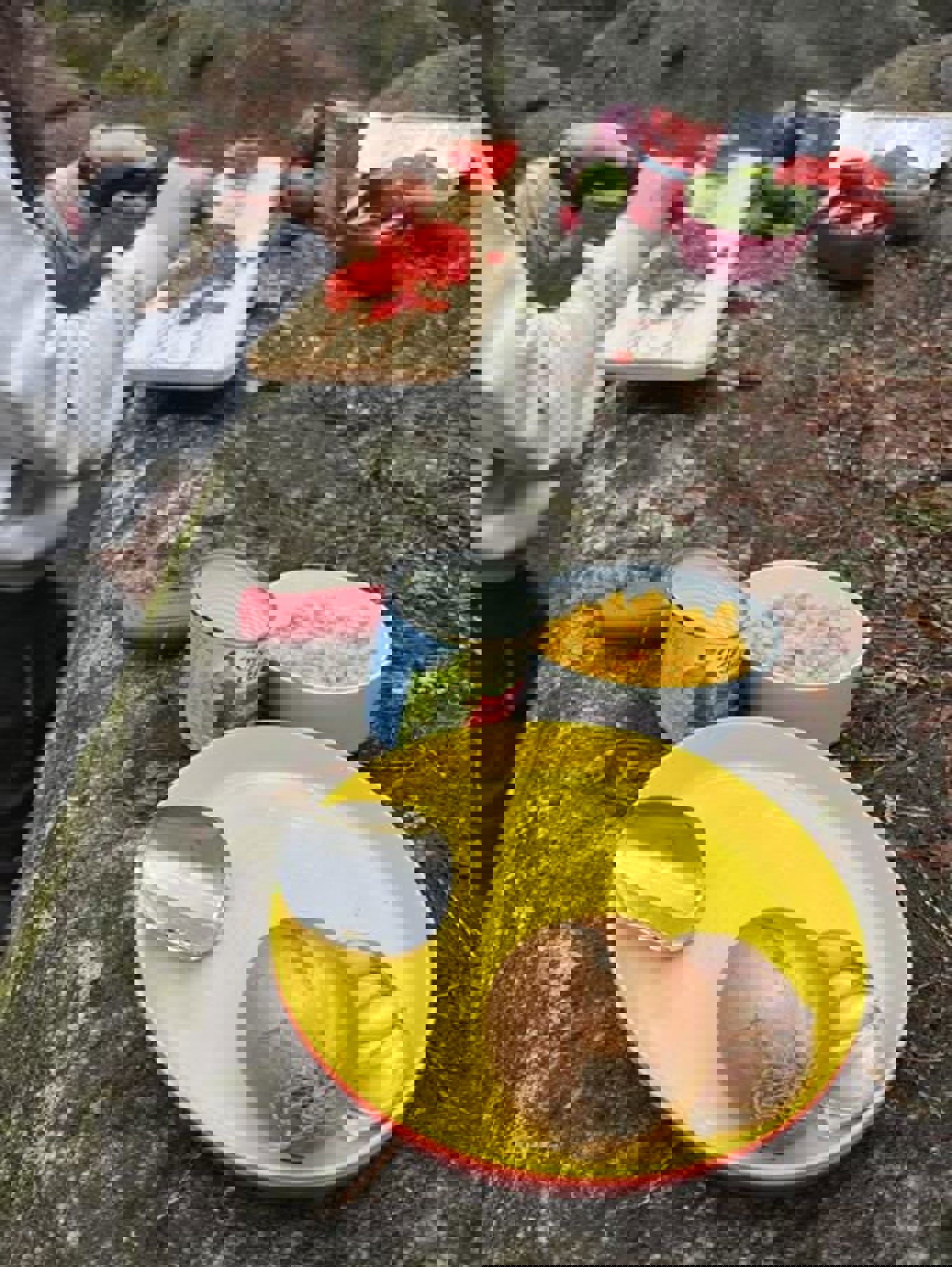 en person som lager taco