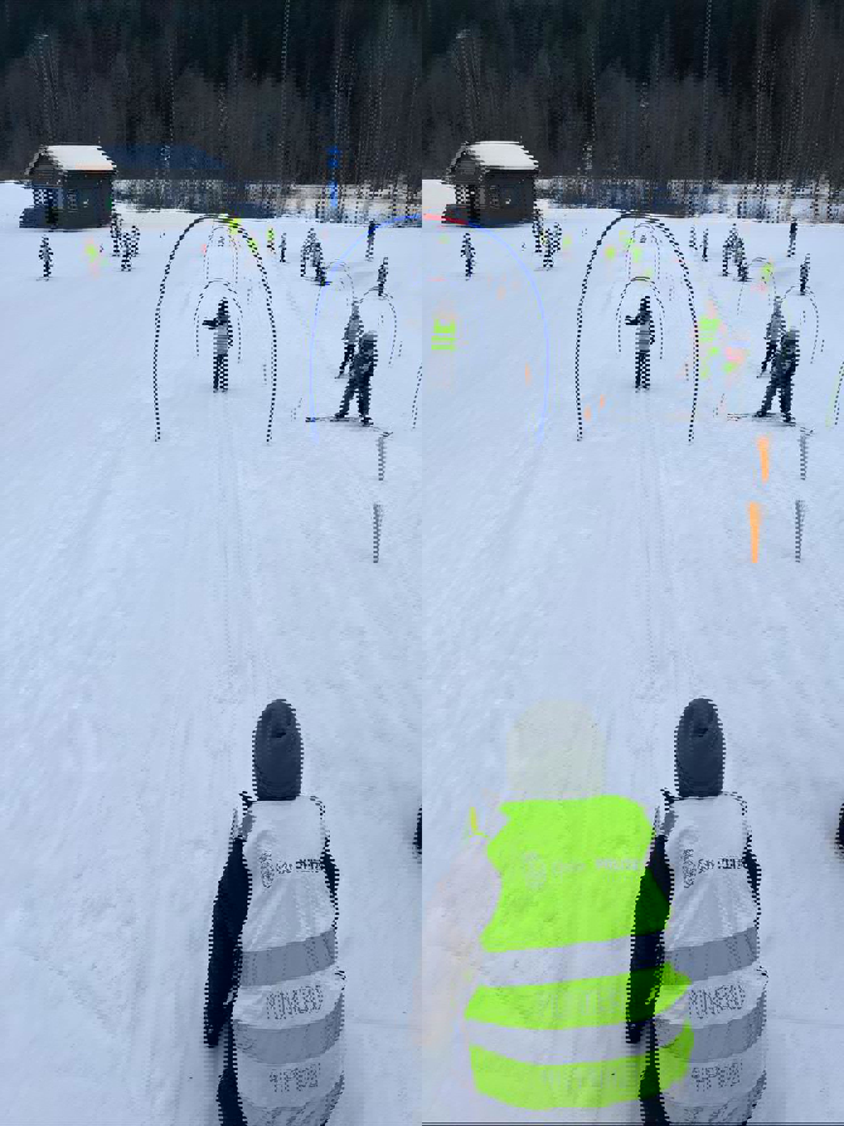 En gruppe mennesker som står på ski på snøen